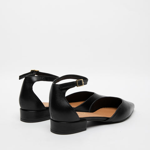 WOMEN'S BLACK CLOSED TOE SANDAL IN LEATHER