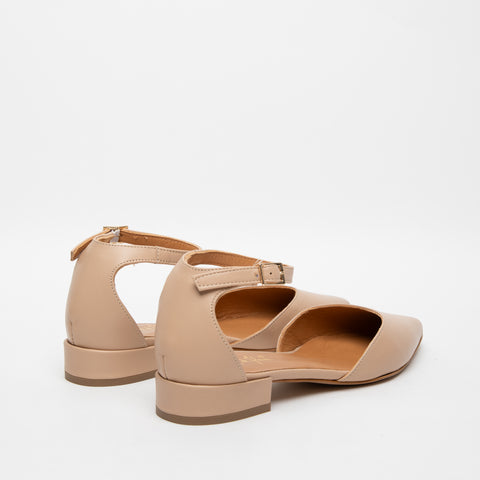 WOMEN'S NUDE CLOSED TOE SANDAL IN LEATHER